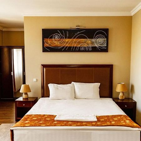 Boutique Hotel Igmas, Prishtina Pristina Esterno foto