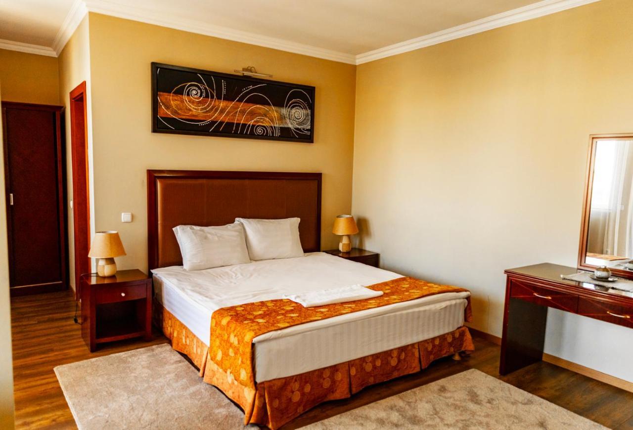 Boutique Hotel Igmas, Prishtina Pristina Esterno foto