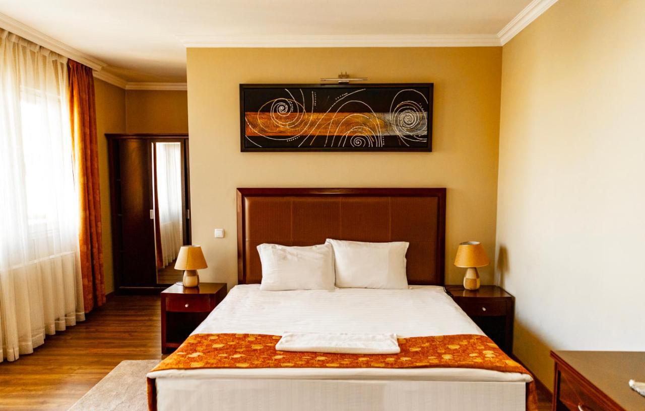 Boutique Hotel Igmas, Prishtina Pristina Esterno foto