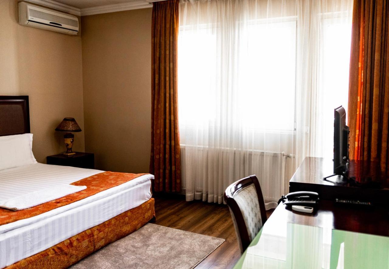 Boutique Hotel Igmas, Prishtina Pristina Esterno foto