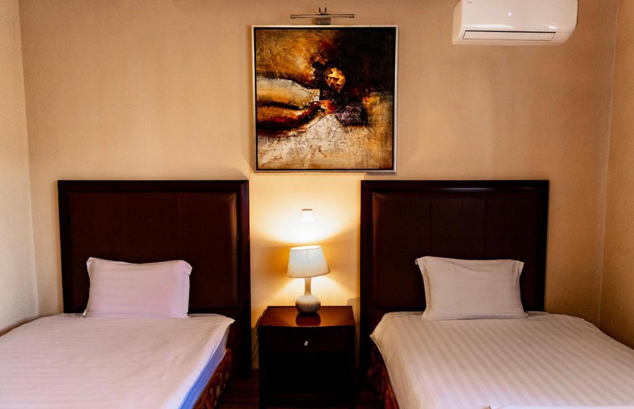 Boutique Hotel Igmas, Prishtina Pristina Esterno foto